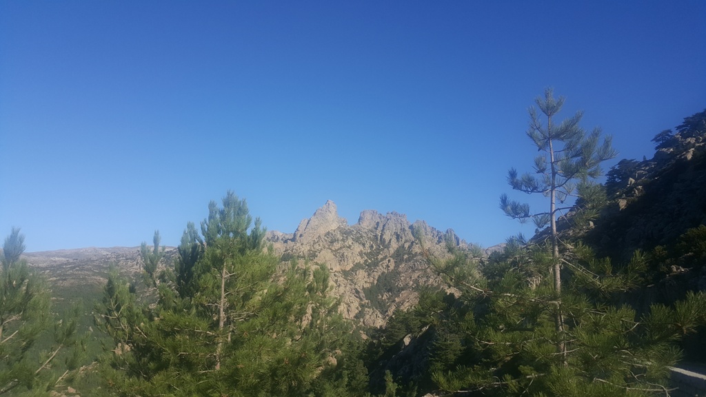 Les Aiguilles de Bavella - Point de vue dans la montée