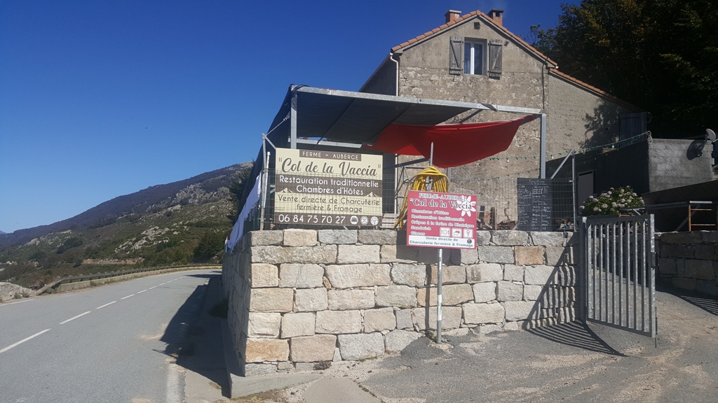 L'auberge au sommet du col de la Vaccia